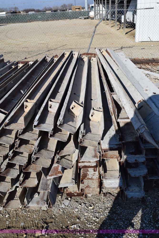 image for item AV9287 (137) concrete forms