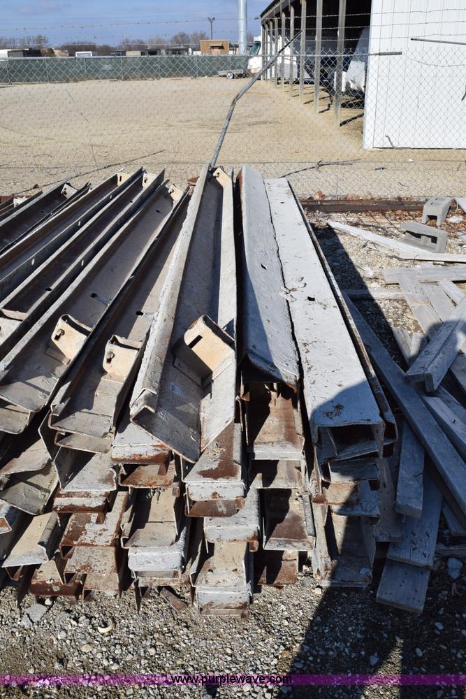 image for item AV9287 (137) concrete forms