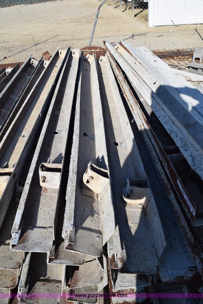 image for item AV9287 (137) concrete forms