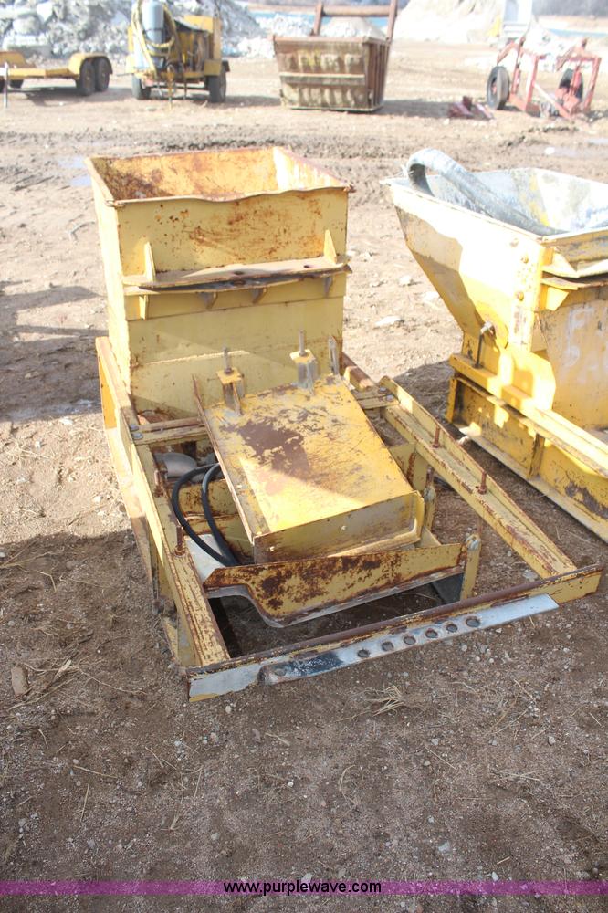 image for item AV9295 30" x 6" barrier curb mold