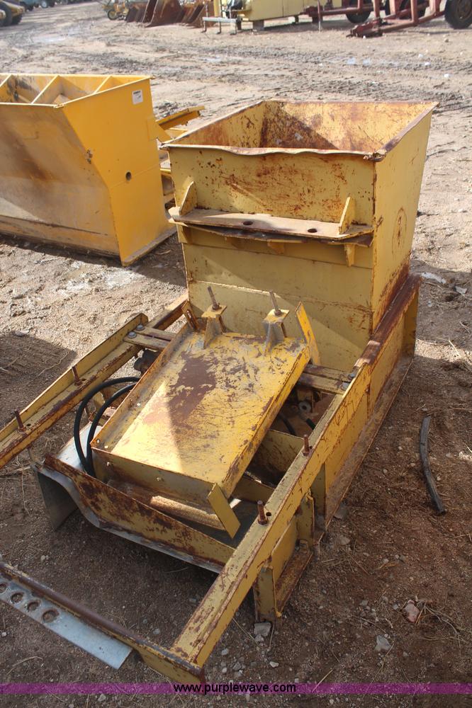 image for item AV9295 30" x 6" barrier curb mold