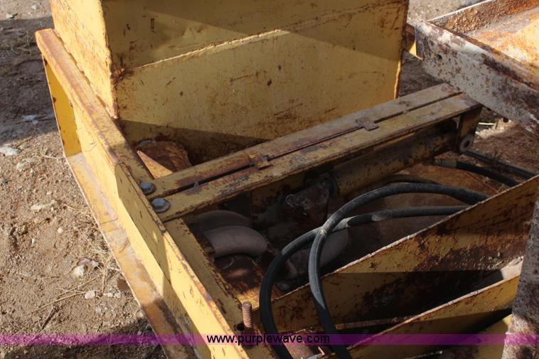 image for item AV9295 30" x 6" barrier curb mold