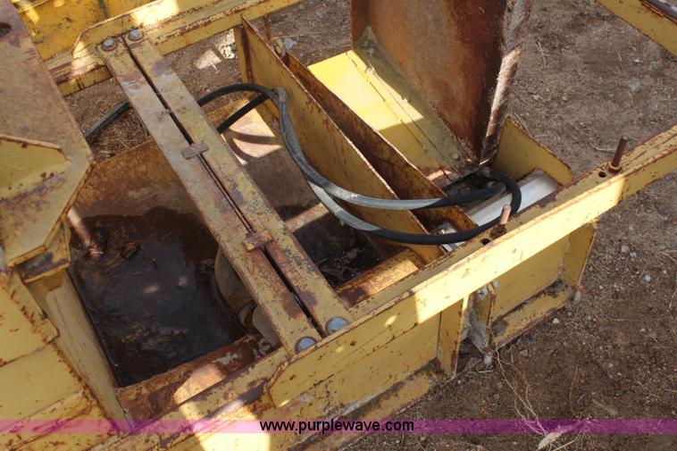 image for item AV9295 30" x 6" barrier curb mold