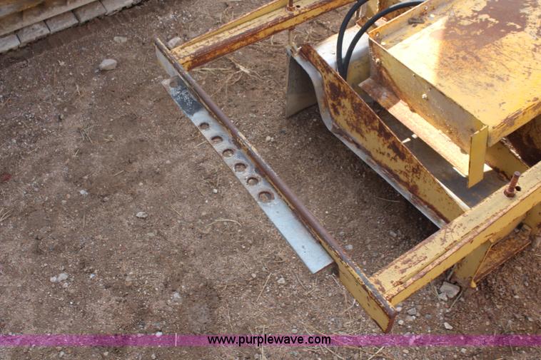 image for item AV9295 30" x 6" barrier curb mold