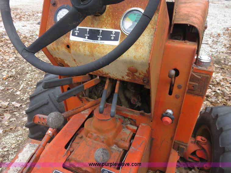 image for item AV9300 Ditch Witch R65G-2 trencher