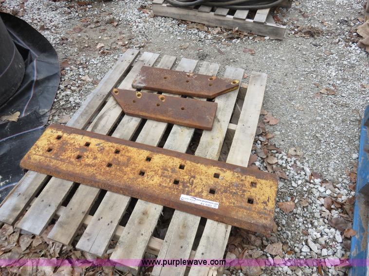 image for item AV9303 Caterpillar 613 cutting edges