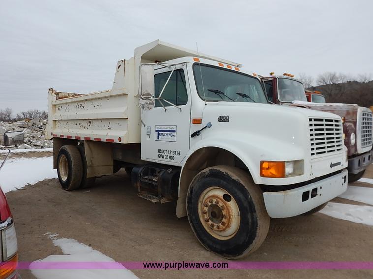 image for item H1336 1997 International 4700 dump truck