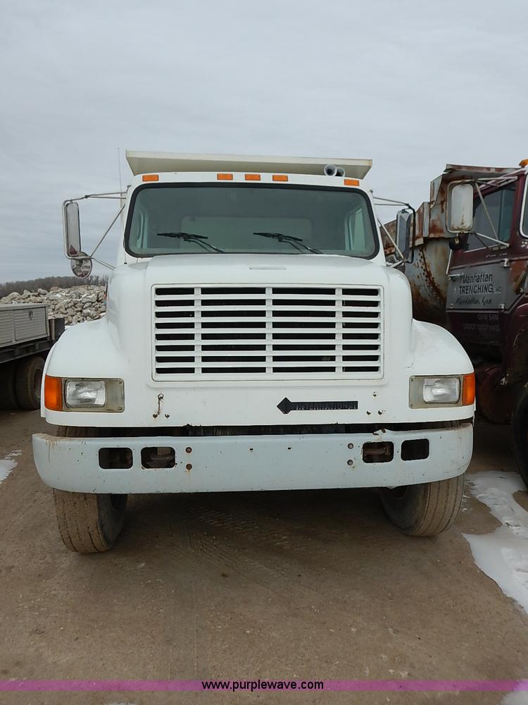 image for item H1336 1997 International 4700 dump truck