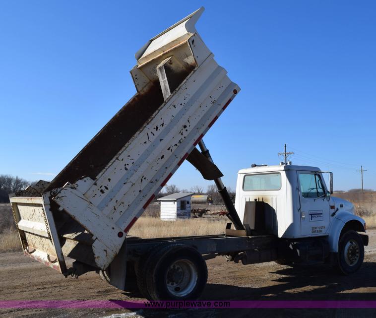 image for item H1336 1997 International 4700 dump truck