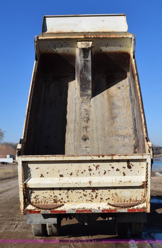 image for item H1336 1997 International 4700 dump truck