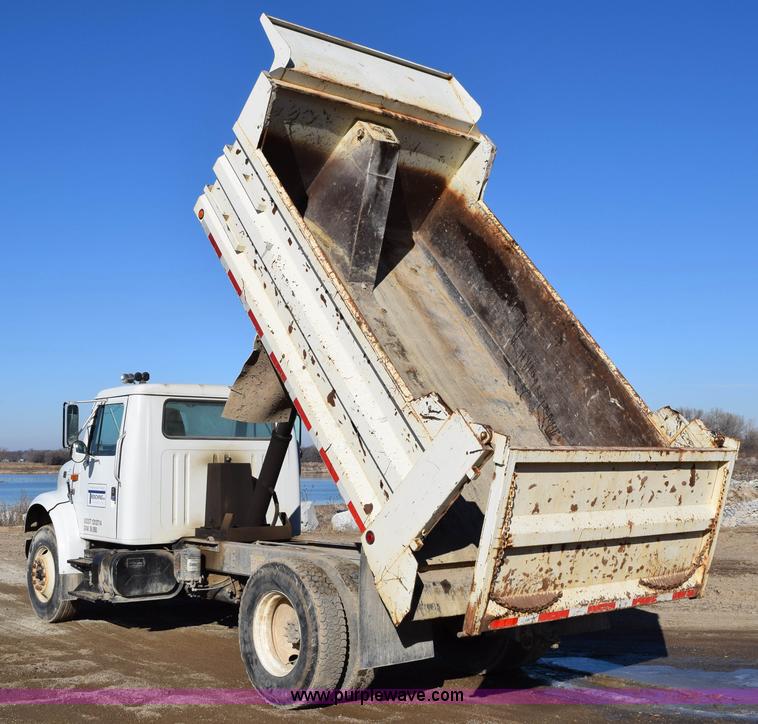 image for item H1336 1997 International 4700 dump truck