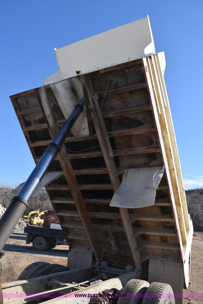 image for item H1336 1997 International 4700 dump truck