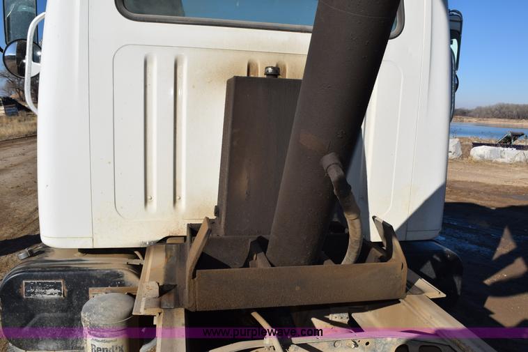 image for item H1336 1997 International 4700 dump truck