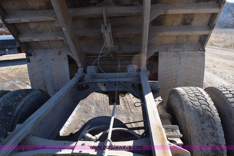 image for item H1336 1997 International 4700 dump truck