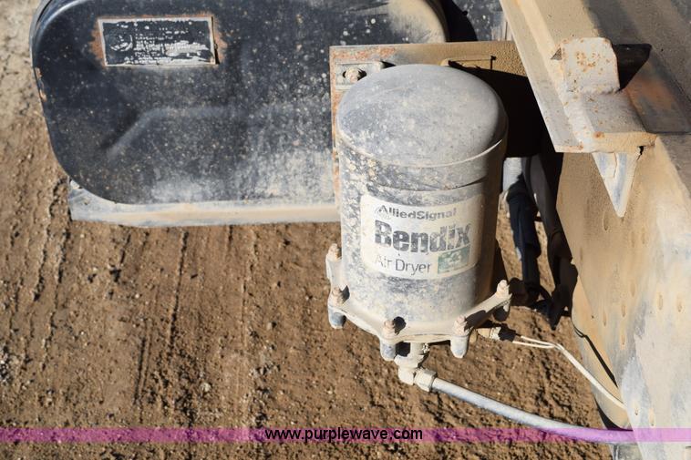 image for item H1336 1997 International 4700 dump truck