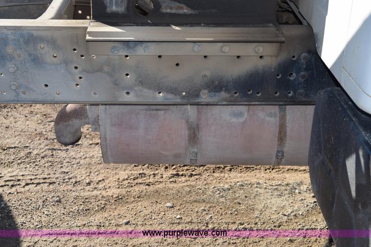 image for item H1336 1997 International 4700 dump truck