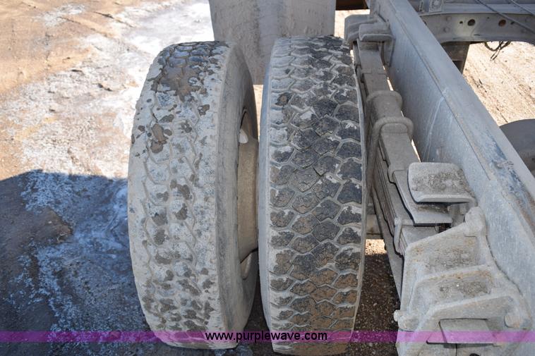 image for item H1336 1997 International 4700 dump truck