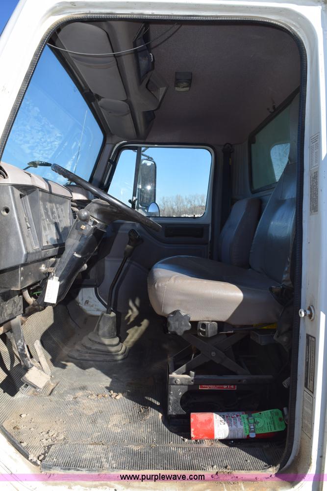 image for item H1336 1997 International 4700 dump truck