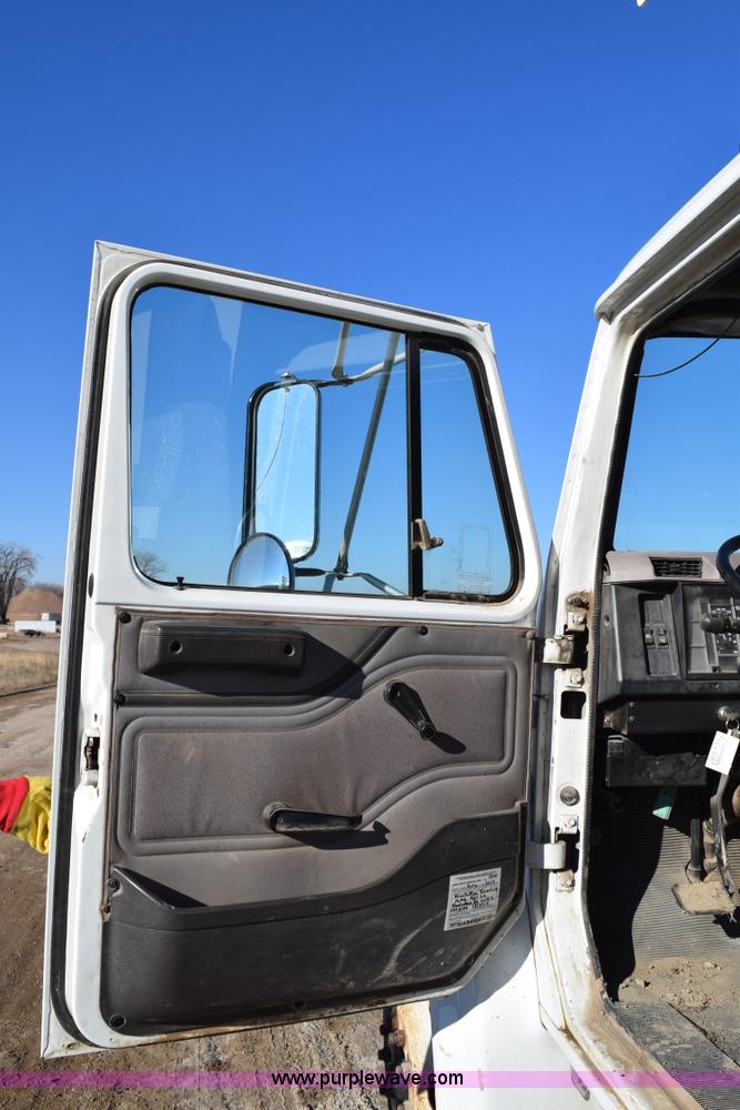 image for item H1336 1997 International 4700 dump truck