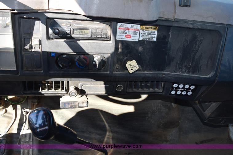 image for item H1336 1997 International 4700 dump truck