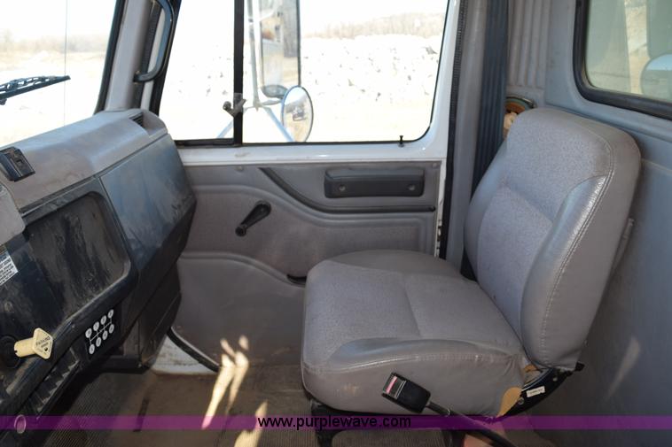 image for item H1336 1997 International 4700 dump truck