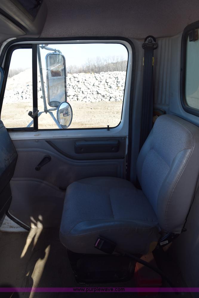 image for item H1336 1997 International 4700 dump truck