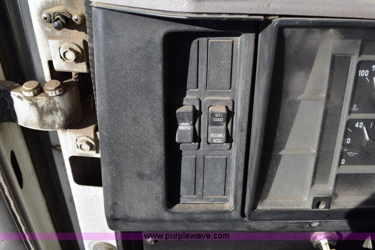 image for item H1336 1997 International 4700 dump truck