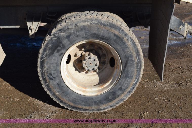 image for item H1336 1997 International 4700 dump truck