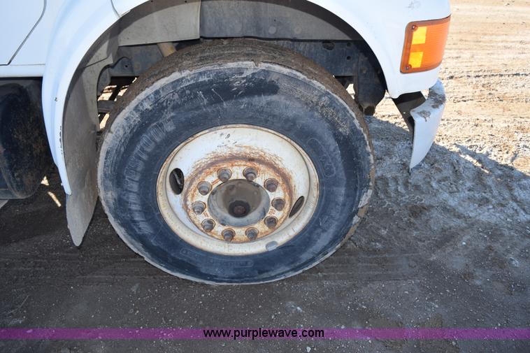 image for item H1336 1997 International 4700 dump truck