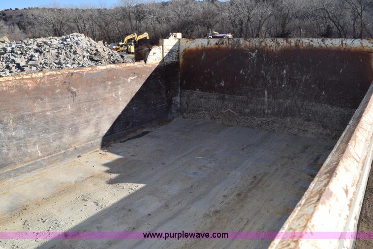 image for item H1336 1997 International 4700 dump truck