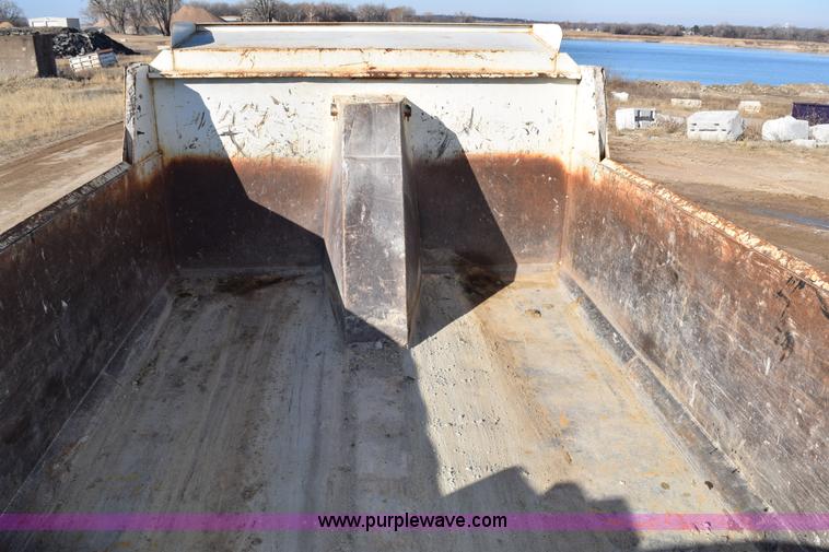 image for item H1336 1997 International 4700 dump truck