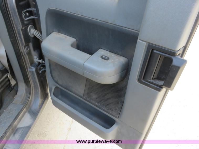 image for item I2310 2007 Ford F150 XLT SuperCab pickup truck