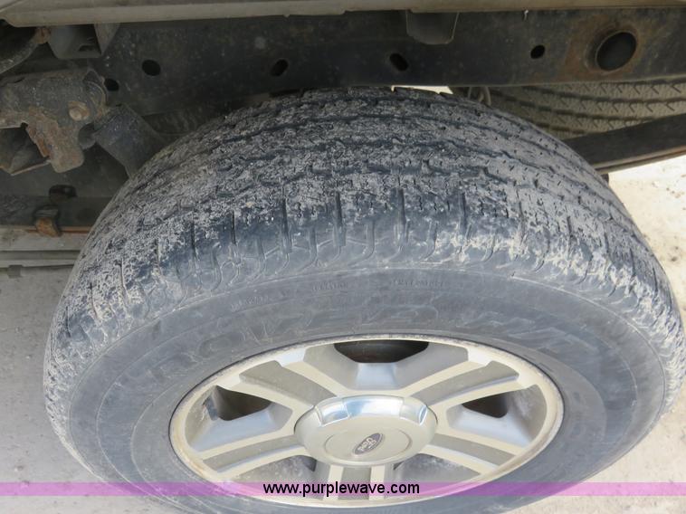 image for item I2310 2007 Ford F150 XLT SuperCab pickup truck