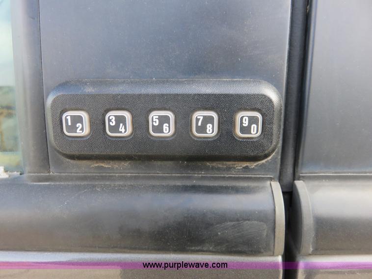 image for item I2310 2007 Ford F150 XLT SuperCab pickup truck