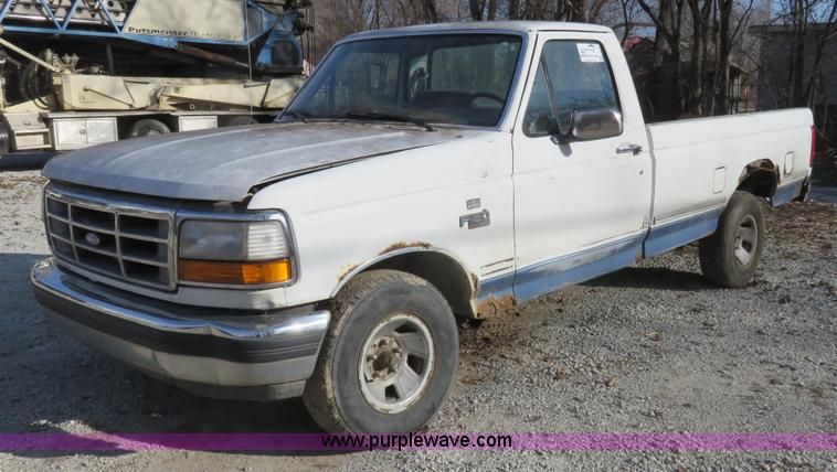 image for item I2312 1992 Ford F150 XLT pickup truck