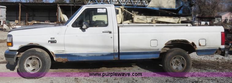 image for item I2312 1992 Ford F150 XLT pickup truck
