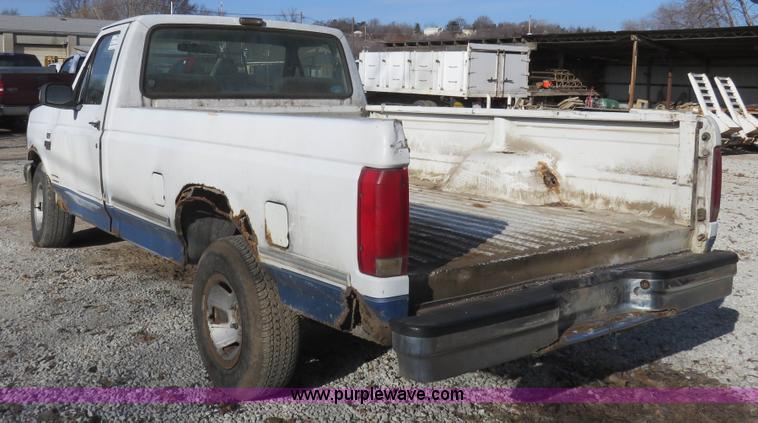 image for item I2312 1992 Ford F150 XLT pickup truck