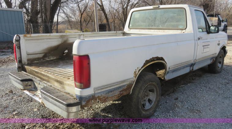 image for item I2312 1992 Ford F150 XLT pickup truck