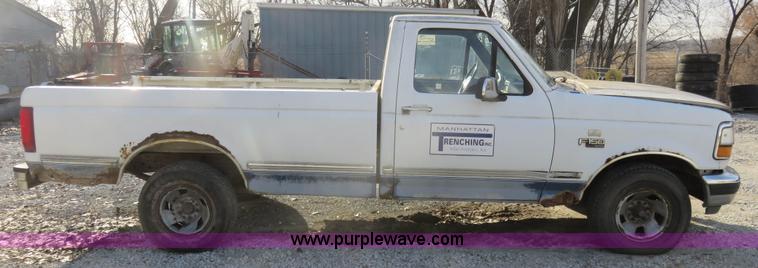 image for item I2312 1992 Ford F150 XLT pickup truck