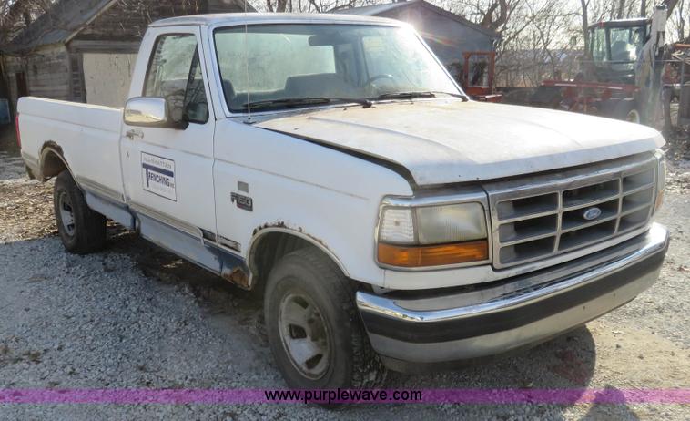 image for item I2312 1992 Ford F150 XLT pickup truck