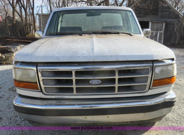 image for item I2312 1992 Ford F150 XLT pickup truck