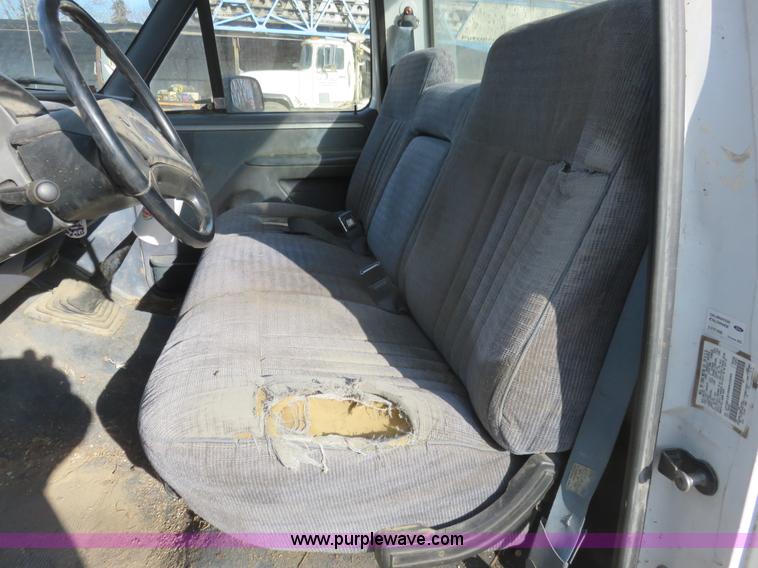 image for item I2312 1992 Ford F150 XLT pickup truck