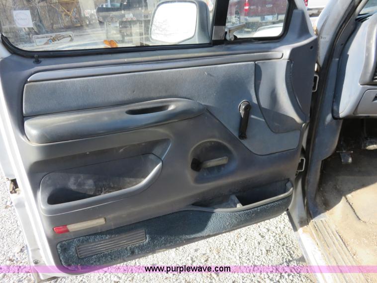 image for item I2312 1992 Ford F150 XLT pickup truck