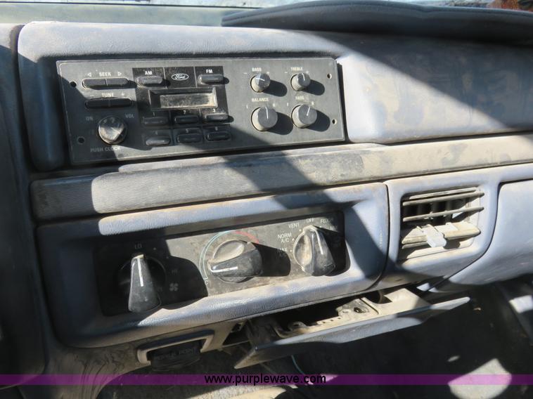 image for item I2312 1992 Ford F150 XLT pickup truck