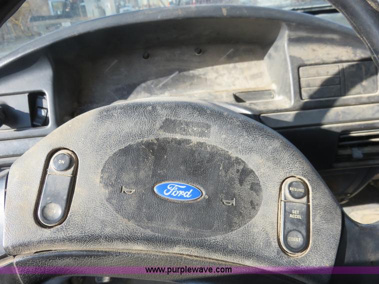 image for item I2312 1992 Ford F150 XLT pickup truck