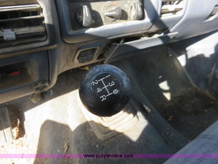 image for item I2312 1992 Ford F150 XLT pickup truck