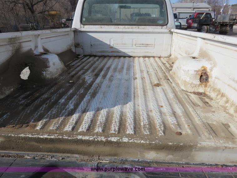 image for item I2312 1992 Ford F150 XLT pickup truck