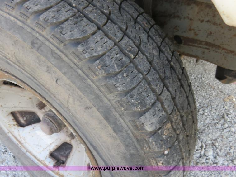 image for item I2312 1992 Ford F150 XLT pickup truck