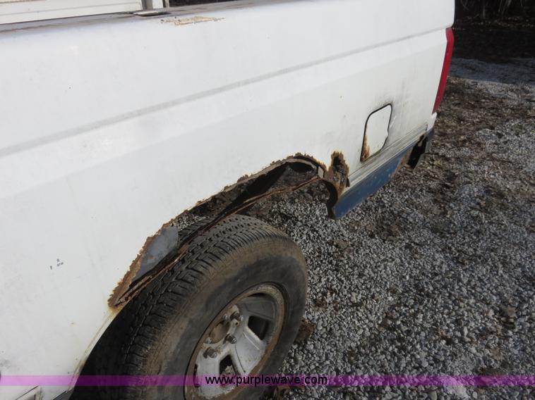 image for item I2312 1992 Ford F150 XLT pickup truck