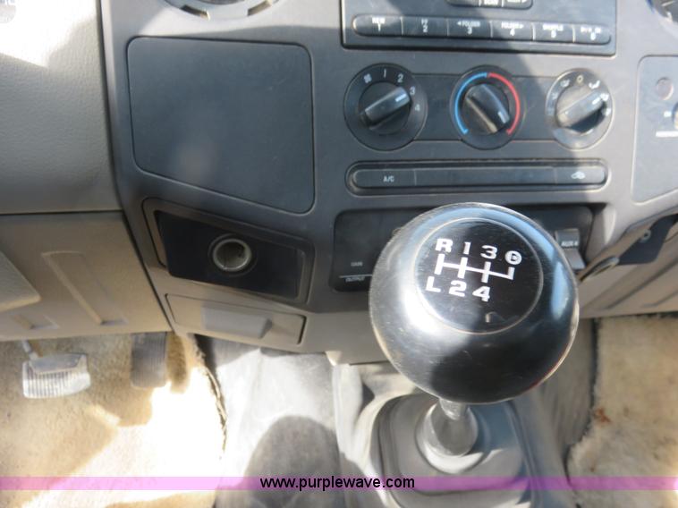 image for item I2313 2008 Ford F450 Super Duty XLT pickup truck